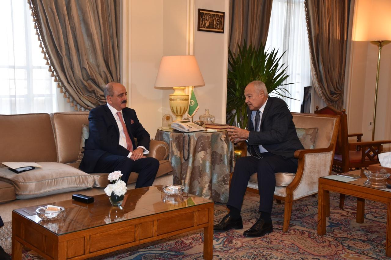Le Chef de la diplomatie s’entretient avec le SG de la Ligue des États Arabes