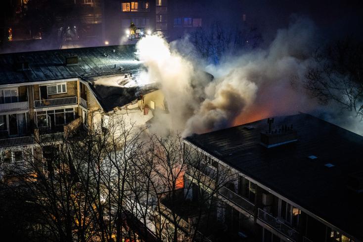 Pays-Bas : Une grosse explosion cause un incendie meurtrier à La Haye, la piste terroriste n’est pas écartée