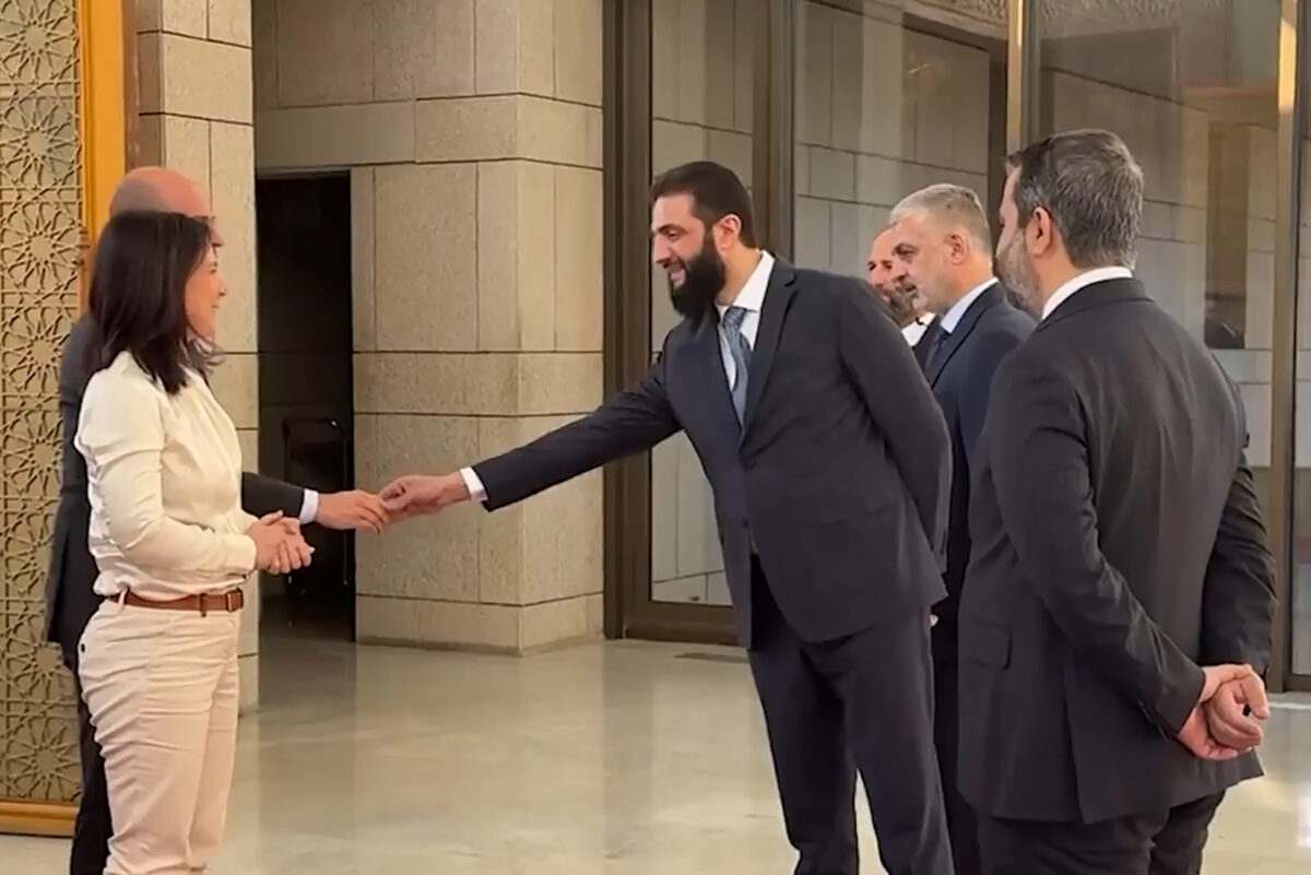 Emmanuel Macron invite Ahmad al-Chareh en France