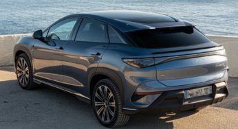 BYD dépasse Tesla avec un chiffre d’affaires record de 107,2 milliards de dollars en 2024