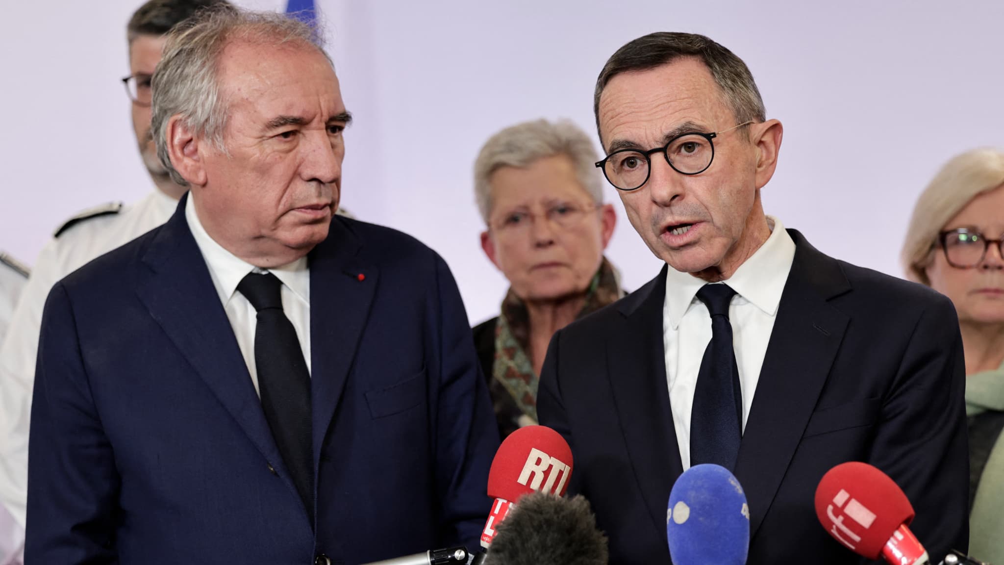France : La haine de l’Algérie aveugle Retailleau, des fissures dans le gouvernement, le Premier ministre-Maire de Pau regarde ailleurs…