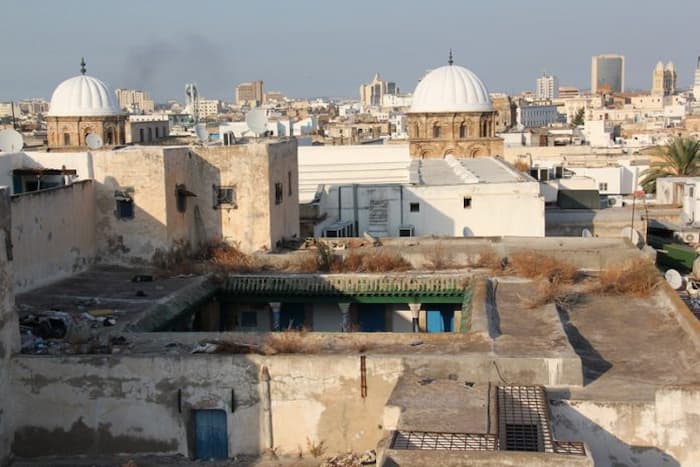 Rue Mosquée Zitouna (Tunis): Un ancien immeuble s’effondre en partie