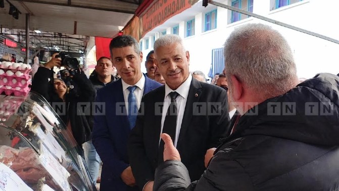 Le ministre du Commerce en visite à Bizerte pour inspecter les prix aux marchés de la région