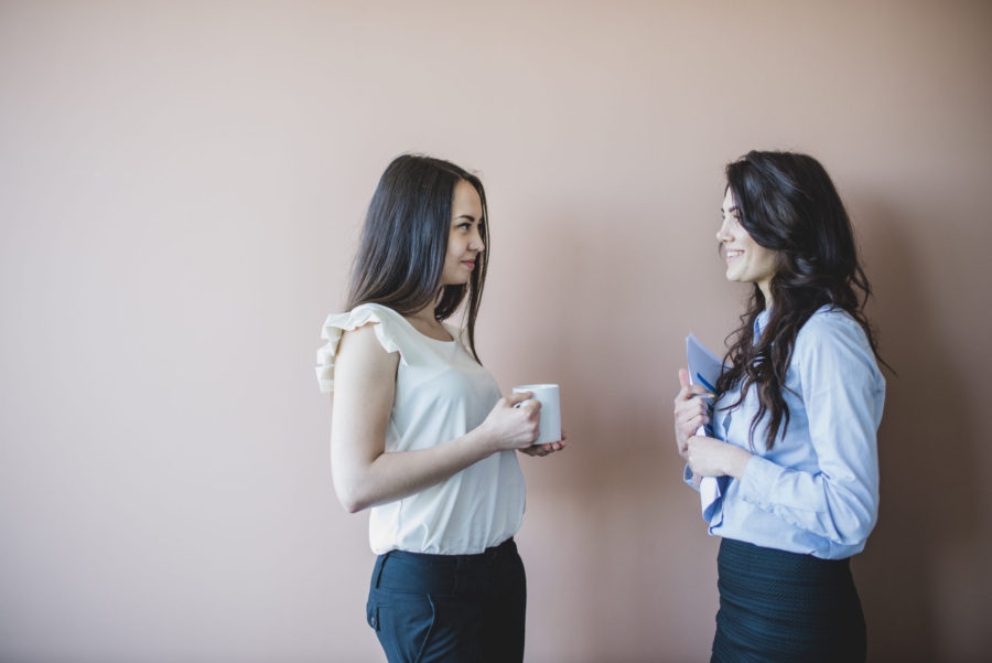 Psychologie : Rivalités féminines au travail : comprendre et surmonter les défis de la compétition entre collègues
