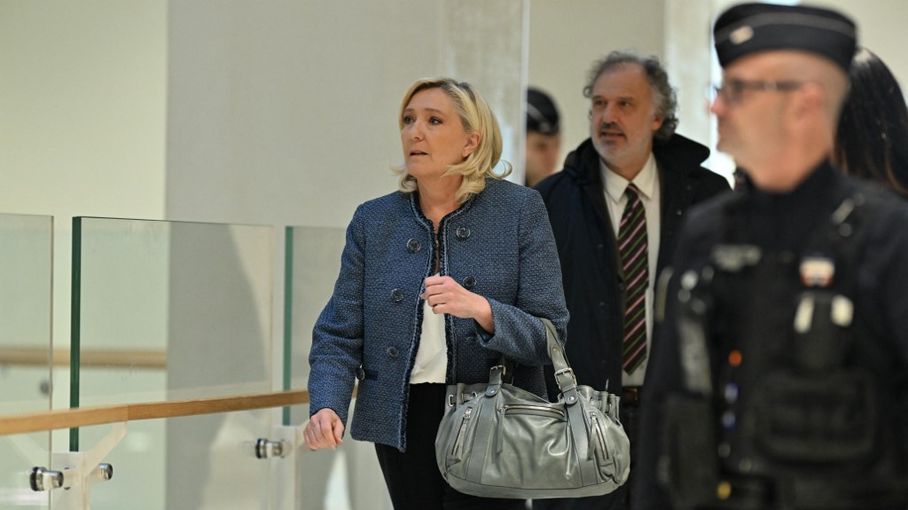 France : Prison ferme et bracelet électronique pour la favorite de la présidentielle, l’extrême droite paye cher