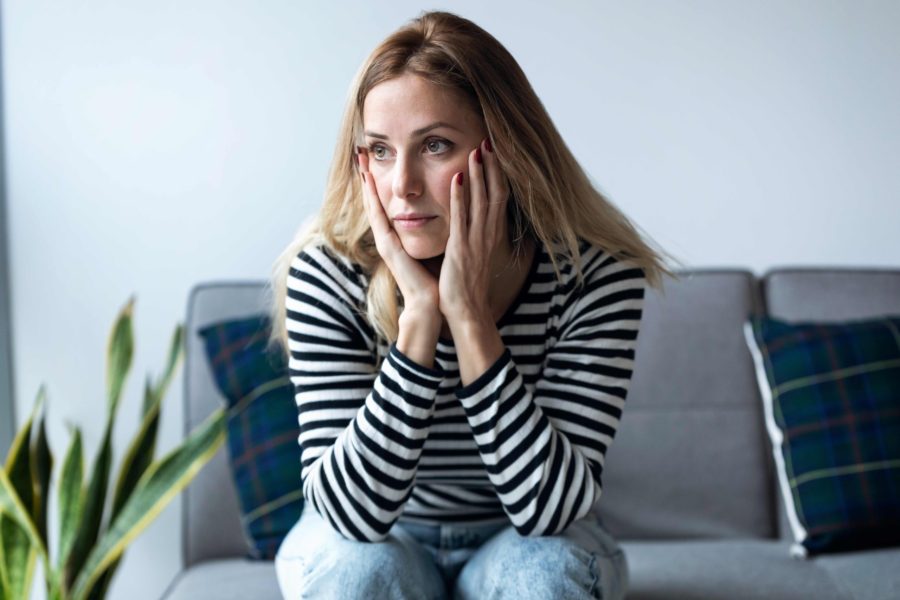 Psychologie : 12 pièges mentaux qui vous empêchent d’être heureux (et comment s’en libérer)
