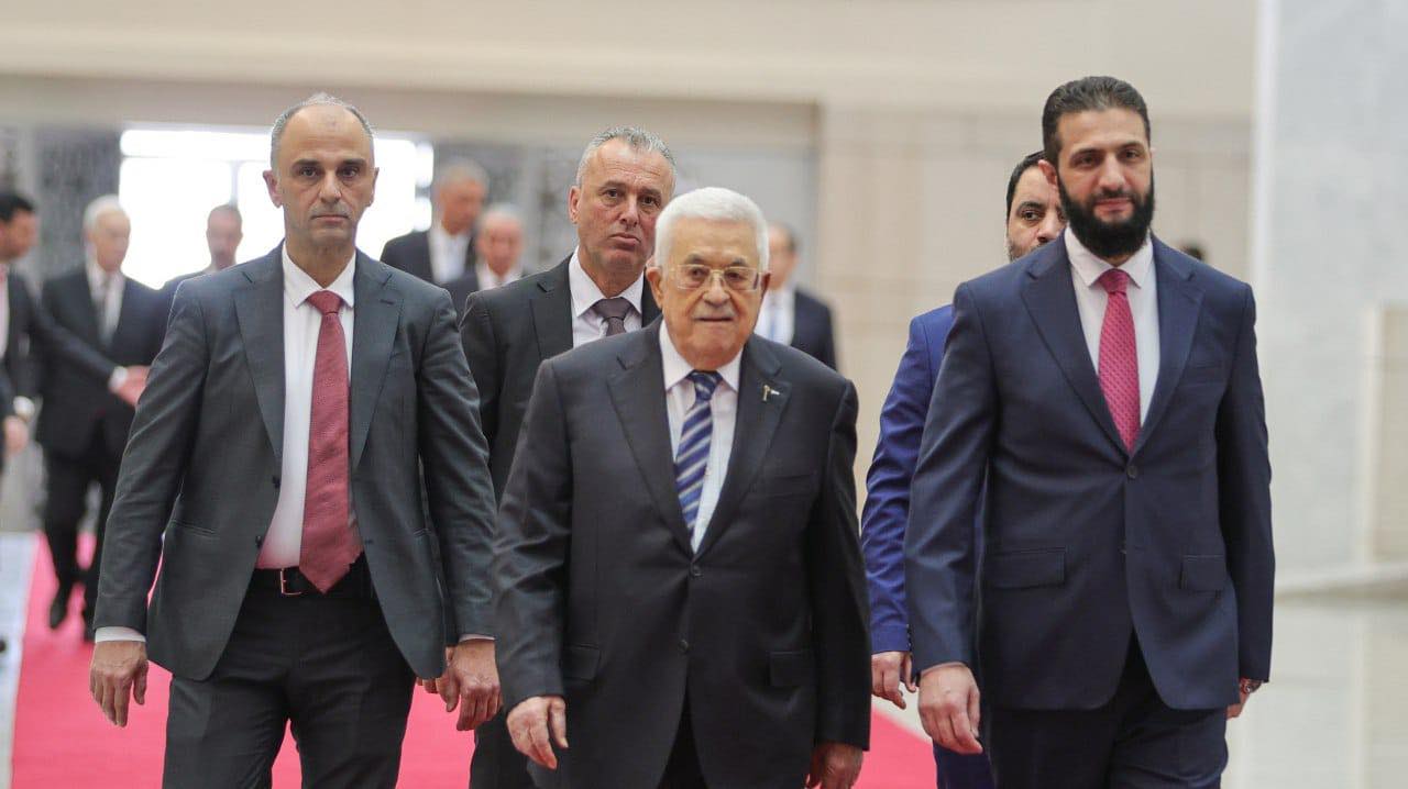 Après 17 ans d’absence, Mahmoud Abbas foule de nouveau le sol syrien