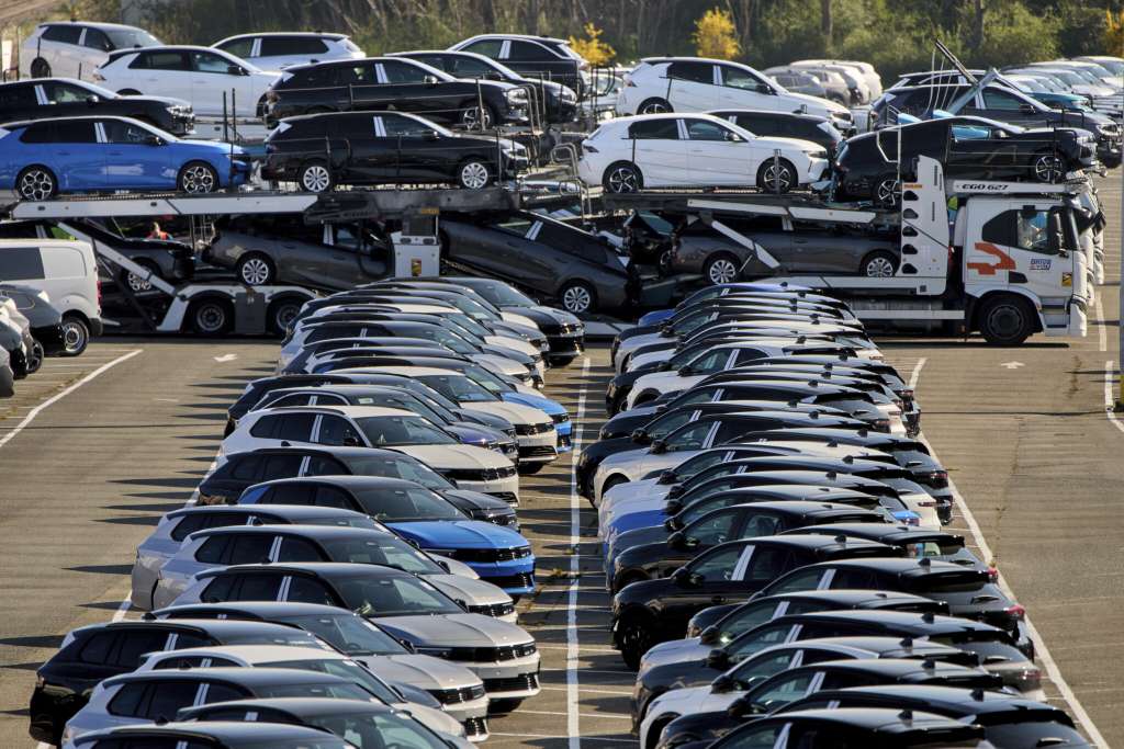Trump évoque un possible sursis des droits de douane sur les automobiles