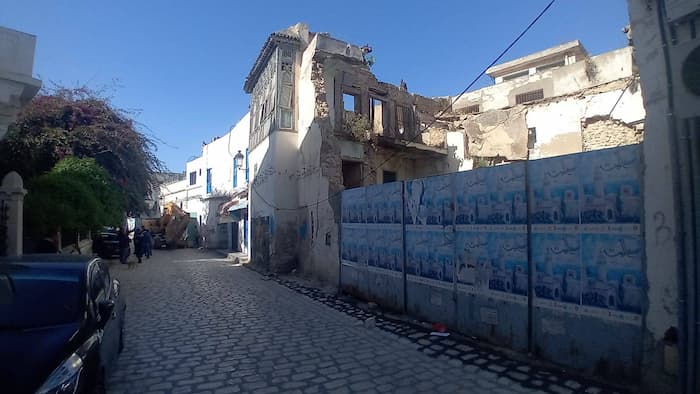 Tunis- Bab Souika: Démolition d’un bâtiment menaçant de s’effondrer