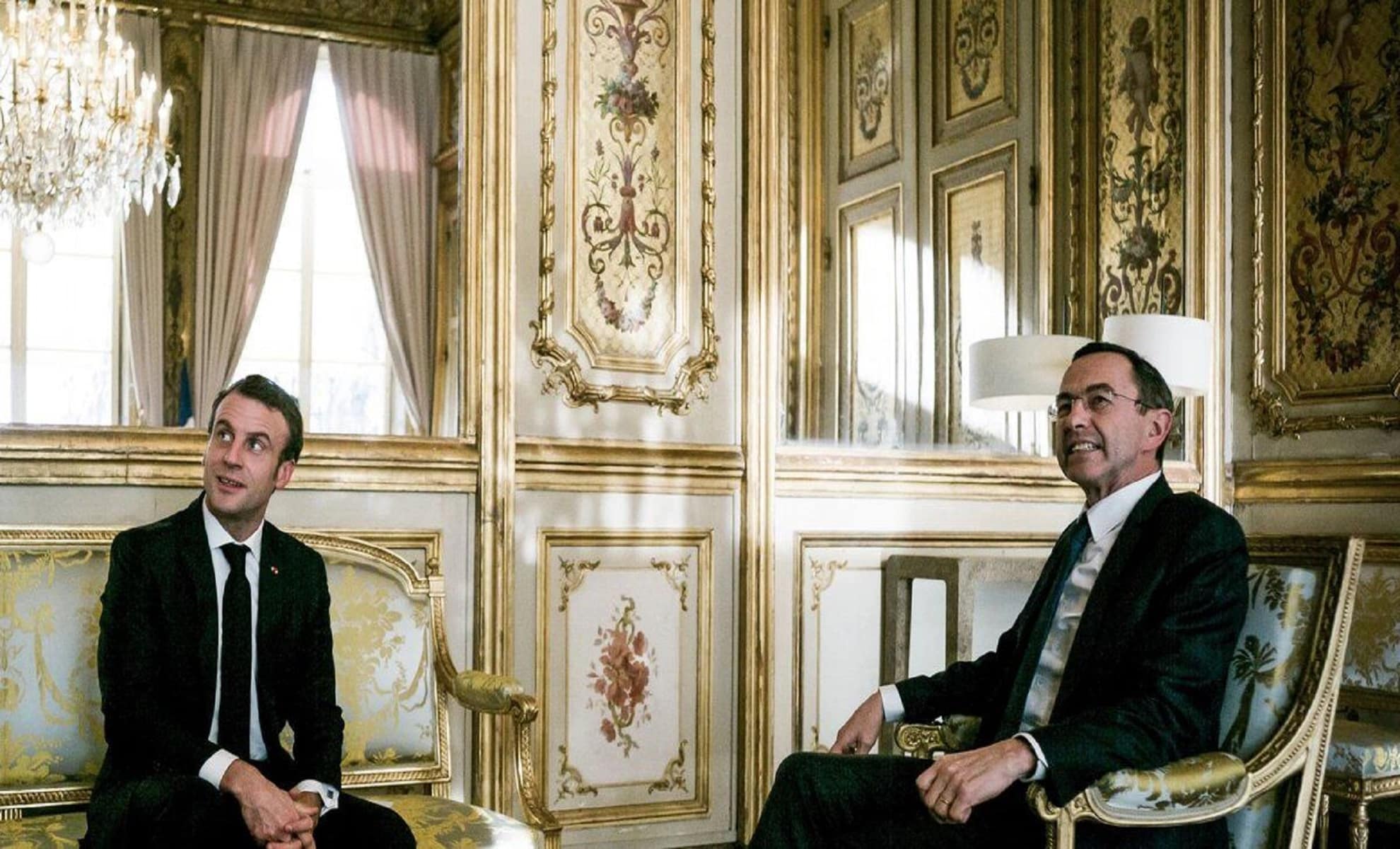 France-Algérie : Paris expulse 12 agents consulaires algériens et rappelle son Ambassadeur, Retailleau boit du petit lait