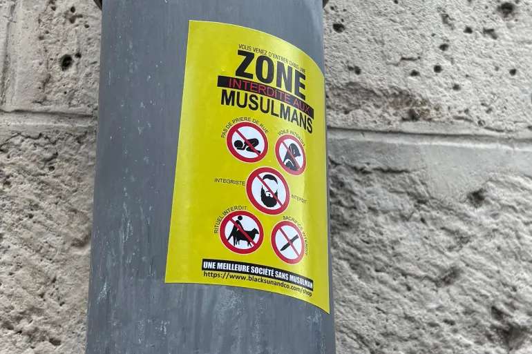 France : des affiches islamophobes à Orléans provoquent une vague d’indignation