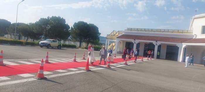Aéroport de Tabarka: Tapis rouge au départ des 257 pèlerins de gouvernorat de Jendouba (Photos)