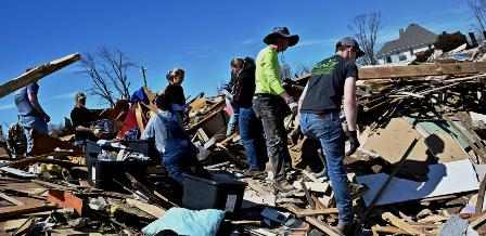 Au moins 20 morts dans des tornades qui ont dévasté le centre des USA