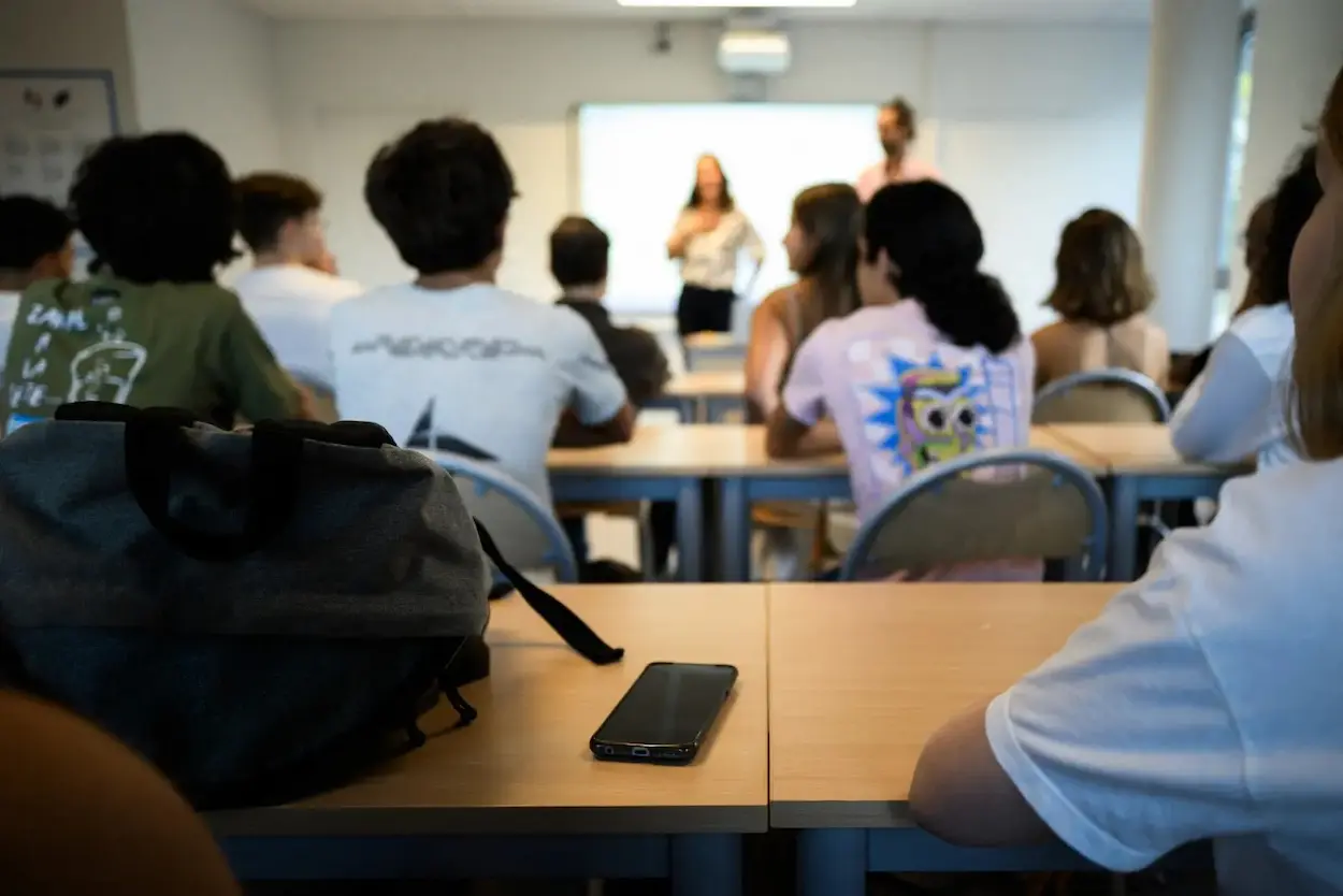 Repenser l’école tunisienne avec l’IA, à partir du téléphone de poche Repenser l’école tunisienne avec l’IA, à partir du téléphone de poche