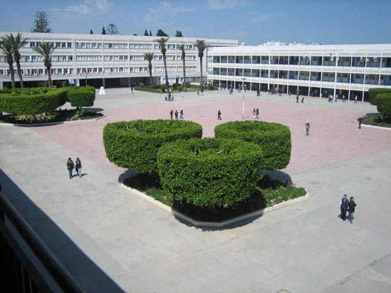 Tunisie : La cour du Lycée Ibn Rachik d’Ezzahra prise d’assaut par 50 élèves !